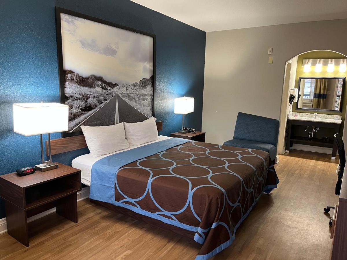 Super 8 By Wyndham San Antonio Near Fort Sam Houston Экстерьер фото
