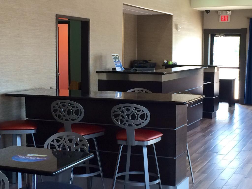 Super 8 By Wyndham San Antonio Near Fort Sam Houston Экстерьер фото